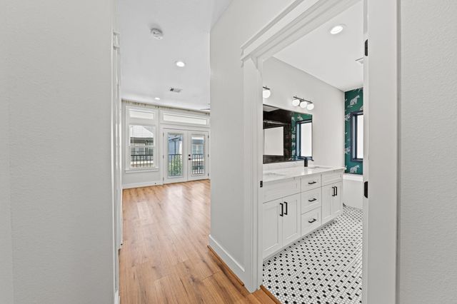 6476 T C Jester Boulevard, Houston, TX 77091