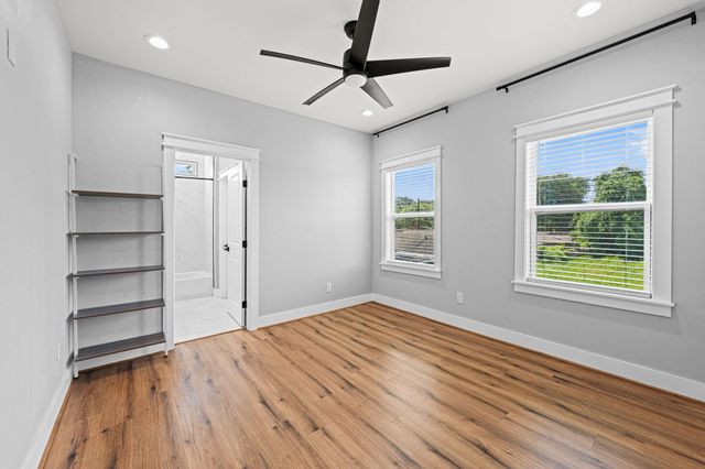 6476 T C Jester Boulevard, Houston, TX 77091