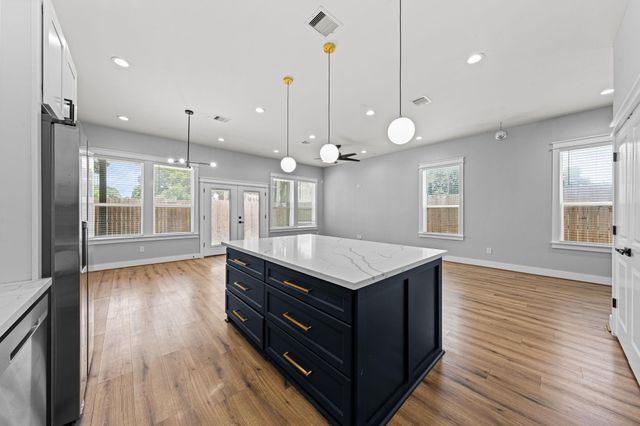 6476 T C Jester Boulevard, Houston, TX 77091