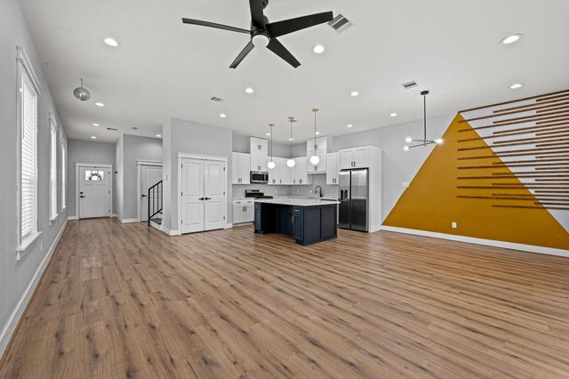 6476 T C Jester Boulevard, Houston, TX 77091