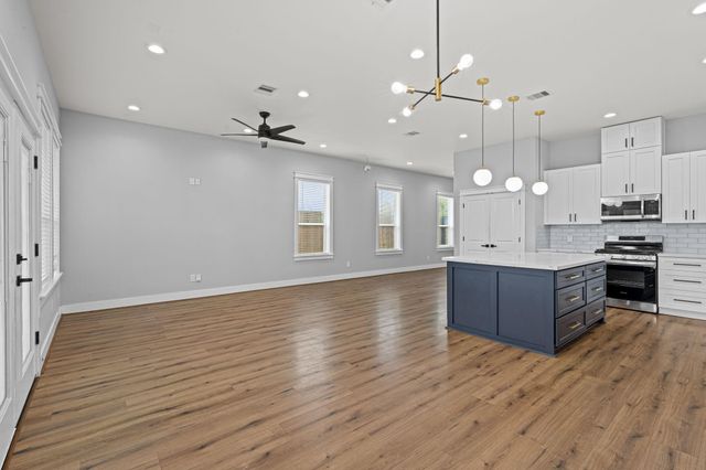 6476 T C Jester Boulevard, Houston, TX 77091