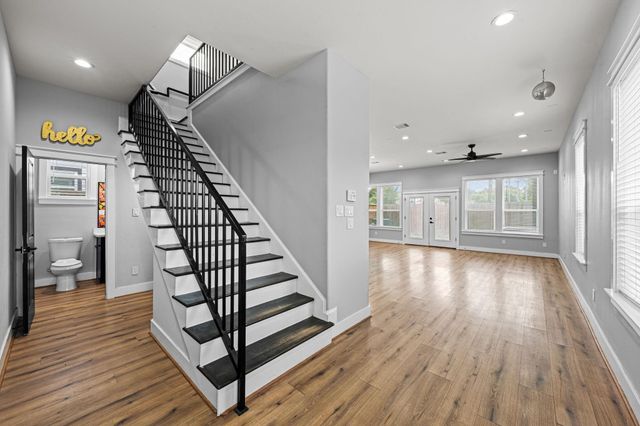 6476 T C Jester Boulevard, Houston, TX 77091