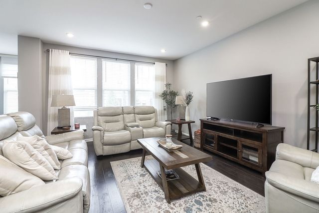 169 Waverly Court, Bloomingdale, IL 60108