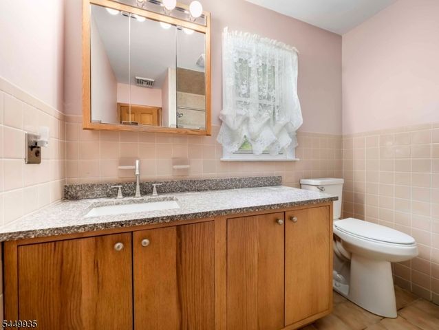 17 Fergerson Rd, Wantage Twp., NJ 07461