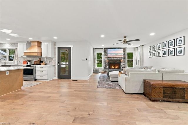 609 Fairfield DR, Chesapeake, VA 23322