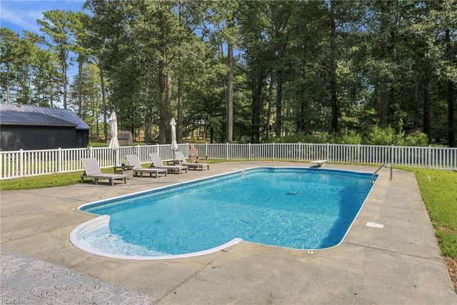 609 Fairfield DR, Chesapeake, VA 23322