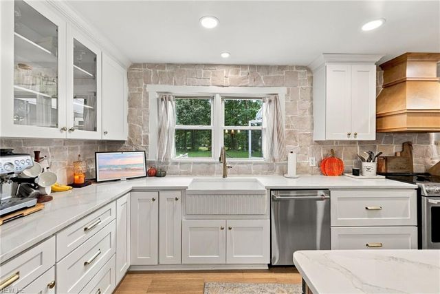 609 Fairfield DR, Chesapeake, VA 23322