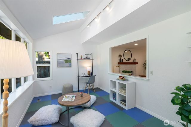 24020 SE 42nd Street, Sammamish, WA 98029