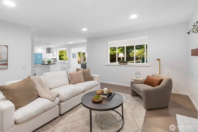 24020 SE 42nd Street, Sammamish, WA 98029