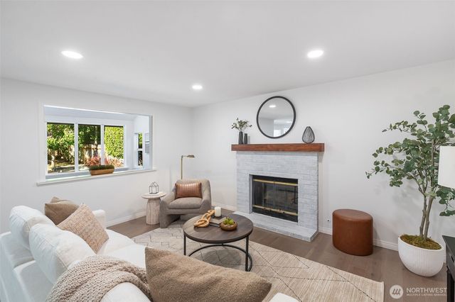 24020 SE 42nd Street, Sammamish, WA 98029