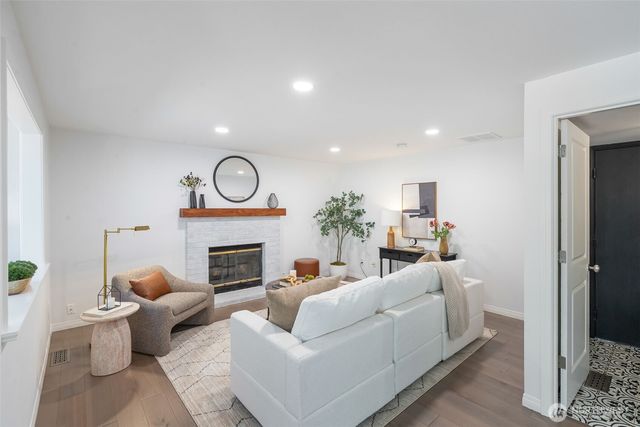 24020 SE 42nd Street, Sammamish, WA 98029