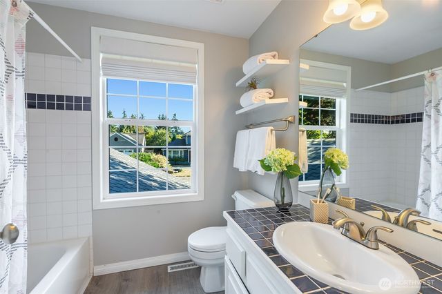 24020 SE 42nd Street, Sammamish, WA 98029