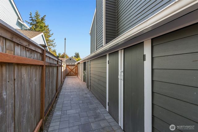 24020 SE 42nd Street, Sammamish, WA 98029
