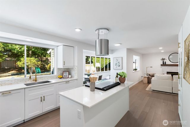24020 SE 42nd Street, Sammamish, WA 98029