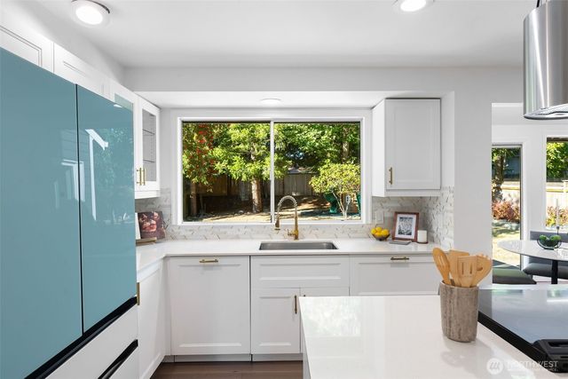 24020 SE 42nd Street, Sammamish, WA 98029