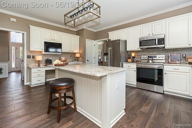 1815 Ring Neck Drive, Rochester, MI 48307