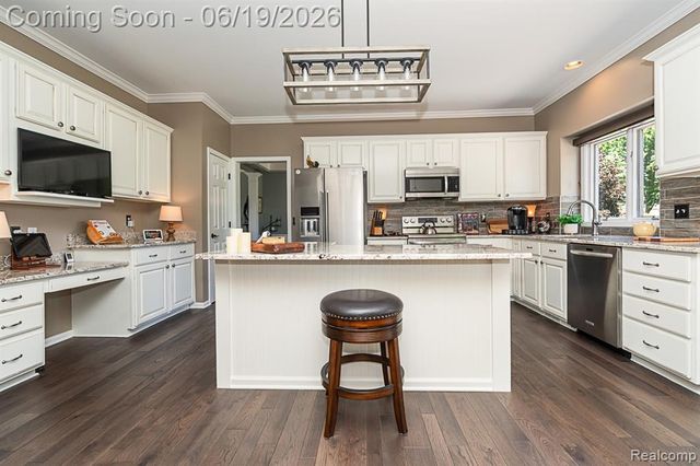 1815 Ring Neck Drive, Rochester, MI 48307
