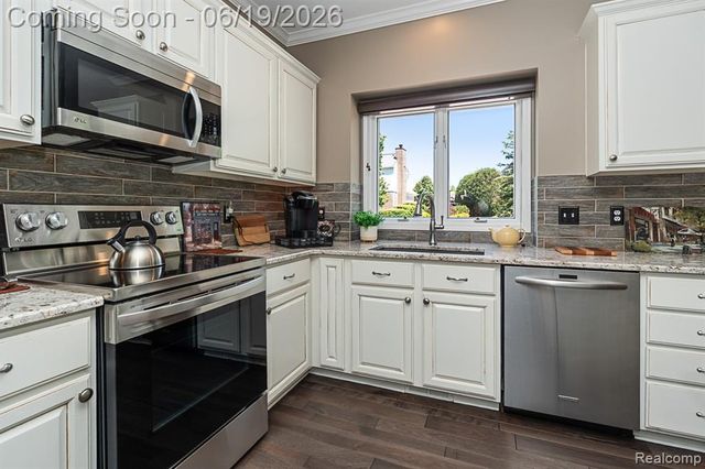 1815 Ring Neck Drive, Rochester, MI 48307