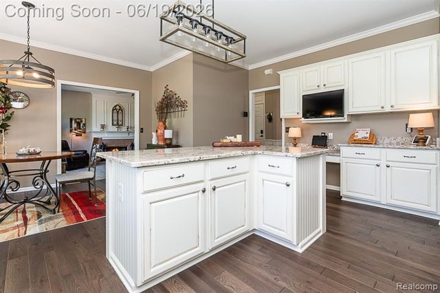 1815 Ring Neck Drive, Rochester, MI 48307