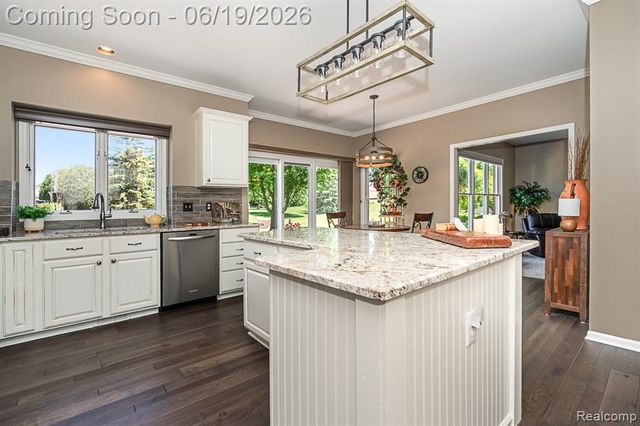 1815 Ring Neck Drive, Rochester, MI 48307