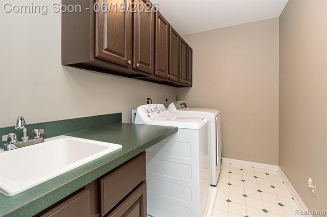 1815 Ring Neck Drive, Rochester, MI 48307