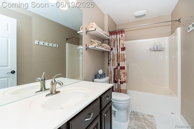 1815 Ring Neck Drive, Rochester, MI 48307