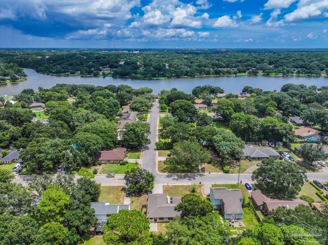 5897 Somerset Dr, Pensacola, FL 32526