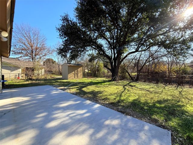 2540 W Rochelle Road, Irving, TX 75062
