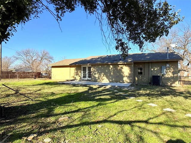 2540 W Rochelle Road, Irving, TX 75062