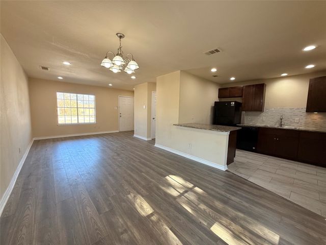 2540 W Rochelle Road, Irving, TX 75062