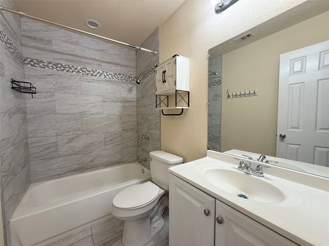 2540 W Rochelle Road, Irving, TX 75062