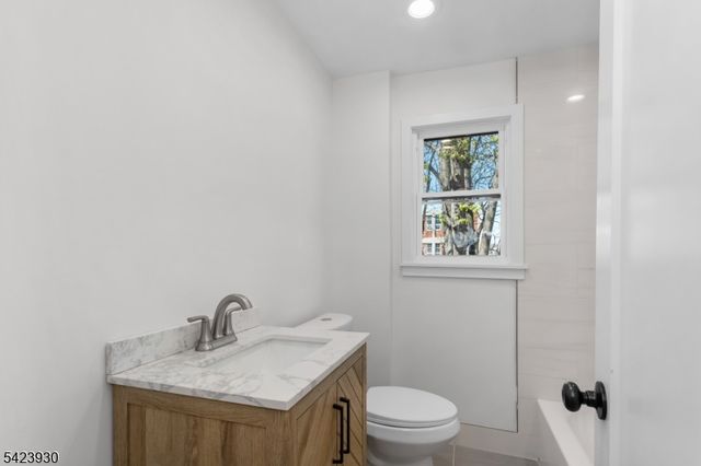 325 Hollywood Ave, Hillside Twp., NJ 07205