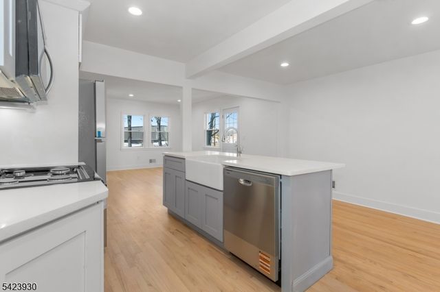 325 Hollywood Ave, Hillside Twp., NJ 07205