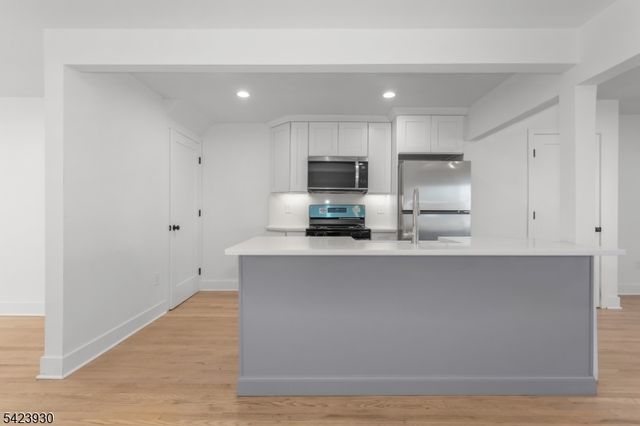 325 Hollywood Ave, Hillside Twp., NJ 07205