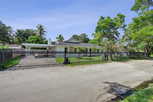 8260 SW 88th St, Miami, FL 33156