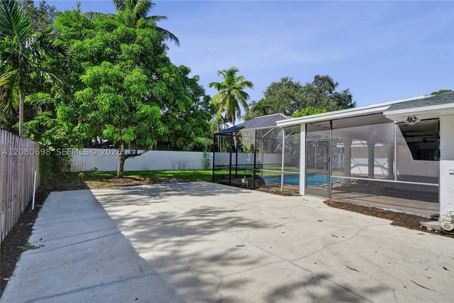 8260 SW 88th St, Miami, FL 33156