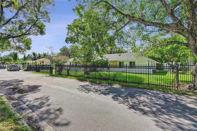 8260 SW 88th St, Miami, FL 33156