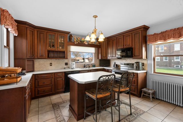 205 E Lincoln Avenue, Watseka, IL 60970