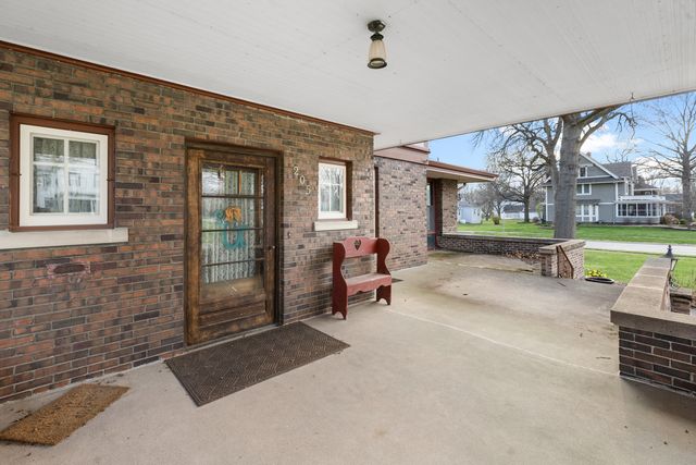 205 E Lincoln Avenue, Watseka, IL 60970