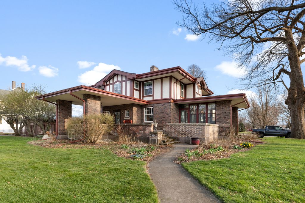 205 E Lincoln Avenue, Watseka, IL 60970