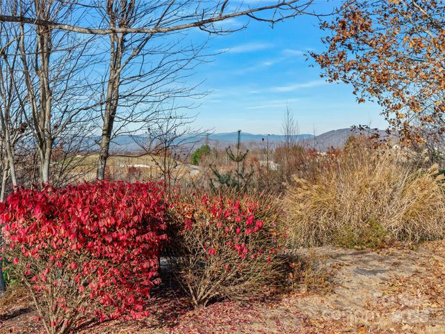 99999 Bay Laurel Lane, Hendersonville, NC 28791