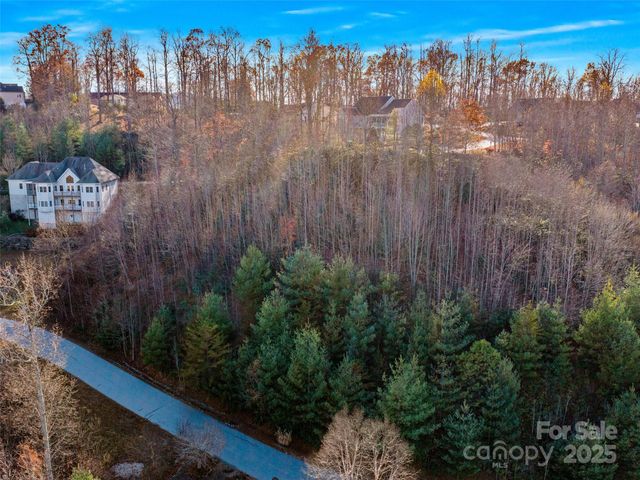 99999 Bay Laurel Lane, Hendersonville, NC 28791