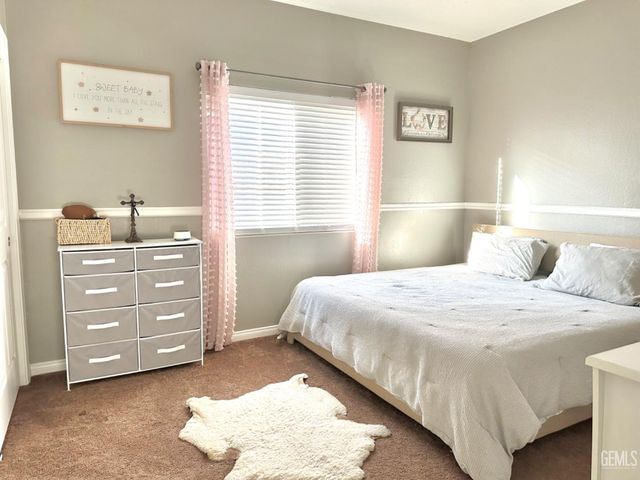 18 Claudia Autumn Drive, Bakersfield, CA 93314