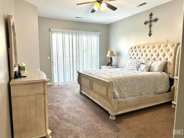 18 Claudia Autumn Drive, Bakersfield, CA 93314