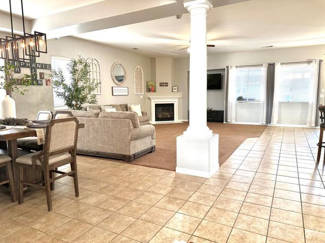 18 Claudia Autumn Drive, Bakersfield, CA 93314