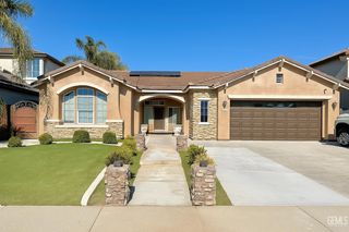 18 Claudia Autumn Drive, Bakersfield, CA 93314
