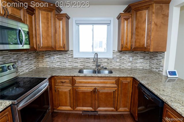 50576 Commons Drive, Macomb, MI 48042