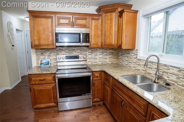 50576 Commons Drive, Macomb, MI 48042