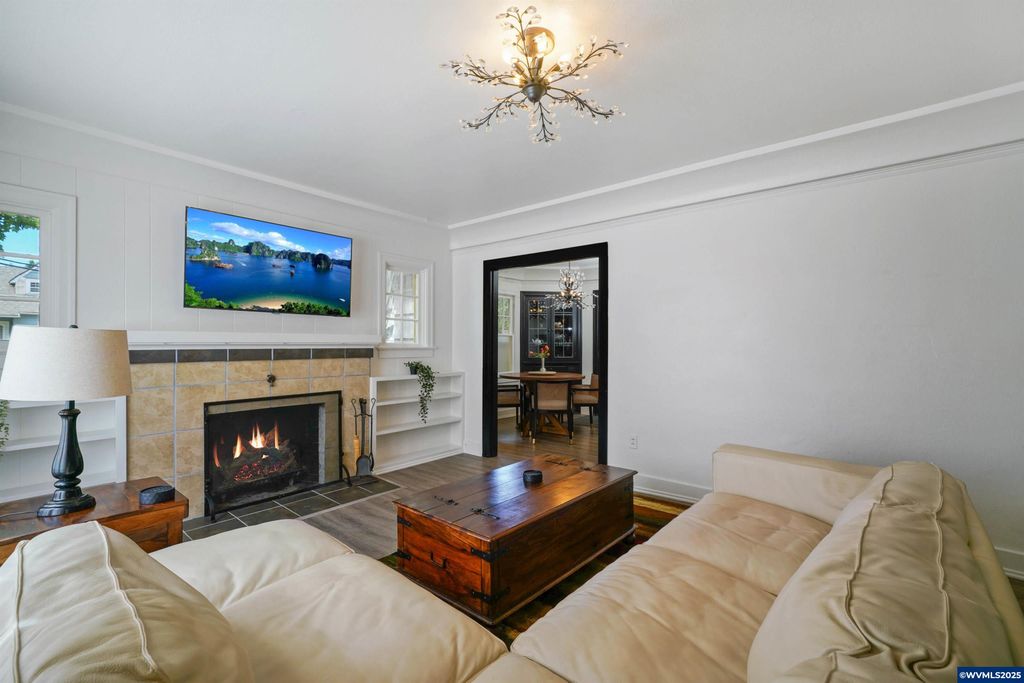 Image 13 of property listing at 1515 19th St NE, Salem, OR 97301