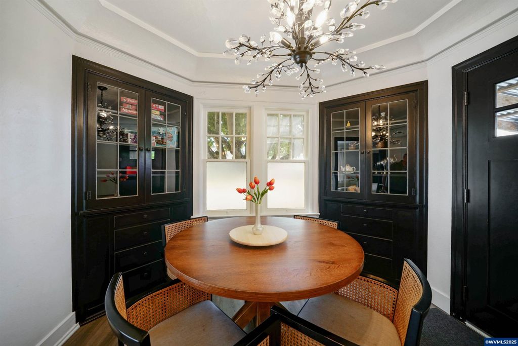 Image 15 of property listing at 1515 19th St NE, Salem, OR 97301